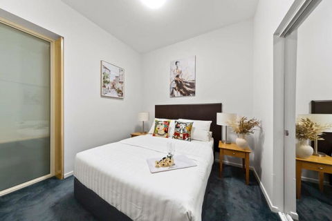 A Chic Apartment On Bourke St Near Chinatown - Accommodation Gladstone 0