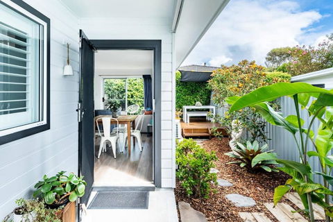A Chic Coastal Hideaway At Toowoon Bay Beach - Accommodation Gladstone 0