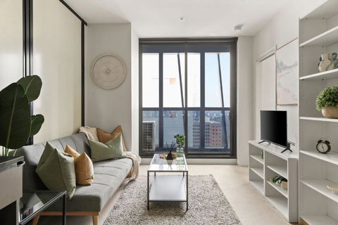 A Chic & Comfy 2BR Apt On Collins With City Views - Accommodation Gladstone 0