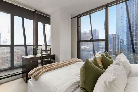 A Chic & Comfy 2BR Apt On Collins With City Views - Accommodation Gladstone 1