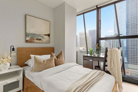 A Chic & Comfy 2BR Apt On Collins With City Views - Accommodation Gladstone 4
