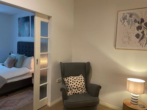 A City Oasis - Full Apartment With Balcony - Accommodation Gladstone 2
