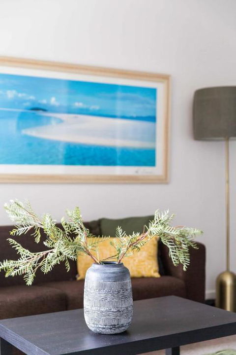 A Cozy 2BR Apt On Collins Near Flinders Station - Accommodation Gladstone 4