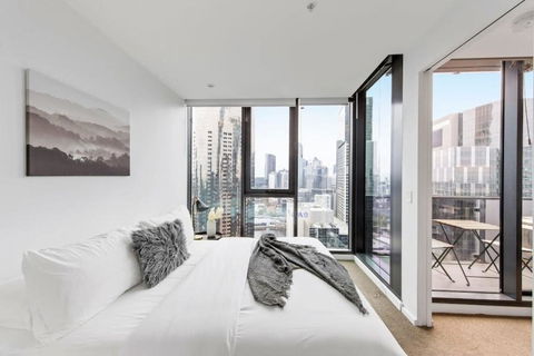 A Cozy 2BR Apt With Yarra Views FREE Parking - Accommodation Gladstone 0