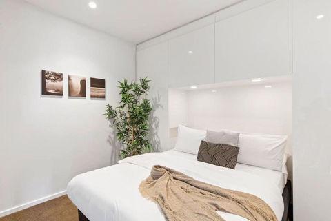 A Cozy 2BR Apt With Yarra Views FREE Parking - Accommodation Gladstone 3