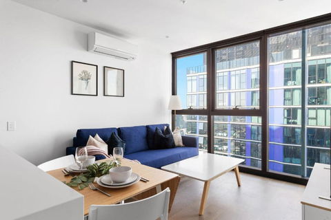 A Cozy & Comfy 2BR Apt Up In The Clouds Near CBD - Accommodation Gladstone 3