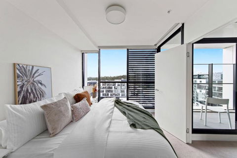 A Cozy & Plush 2BR Apt Next To The Yarra River - Accommodation Gladstone 0