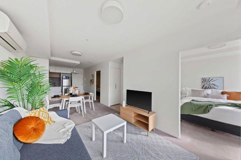A Cozy & Plush 2BR Apt Next To The Yarra River - Accommodation Gladstone 1