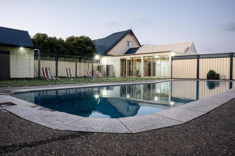 A Gem In Strathtulloh - Accommodation Gladstone 2