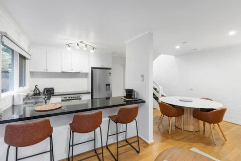 A Home Away From Home In Geelong - Accommodation Gladstone 1