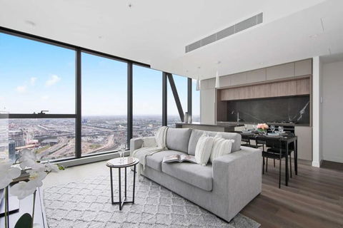 A Lux 2BR Apt Next To Southern Cross City Views - Accommodation Gladstone 0