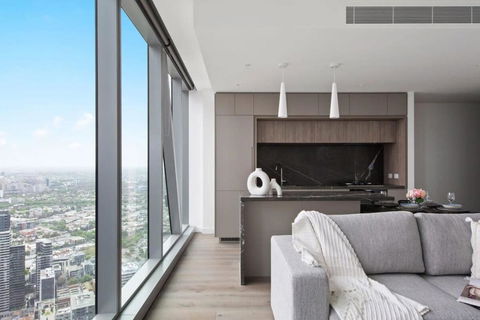 A Lux 2BR Apt Next To Southern Cross City Views - Accommodation Gladstone 1