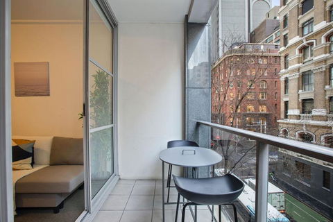 A Modern Studio For 6 Next To Darling Harbour - Accommodation Gladstone 4