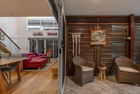A Perfect Stay - Byron Sunrise - Heated Pool - Accommodation Gladstone 4
