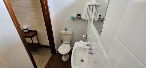 A Railway Lodge - Accommodation Gladstone 2