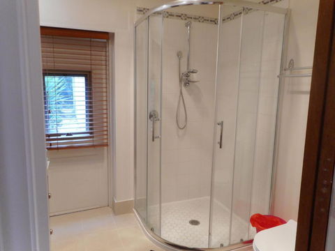 A Spacious Holiday Suite - Accommodation Gladstone 1