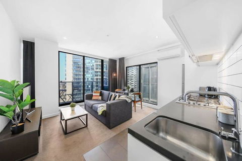 A Stylish 2BR Apt With City Views In Southbank - Accommodation Gladstone 1