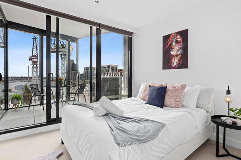 A Stylish 2BR Apt With FREE Parking - Accommodation Gladstone 1
