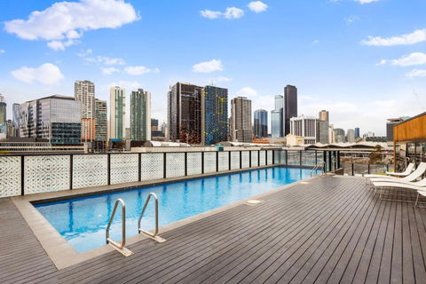A Stylish 2BR Apt With FREE Parking - Accommodation Gladstone 3