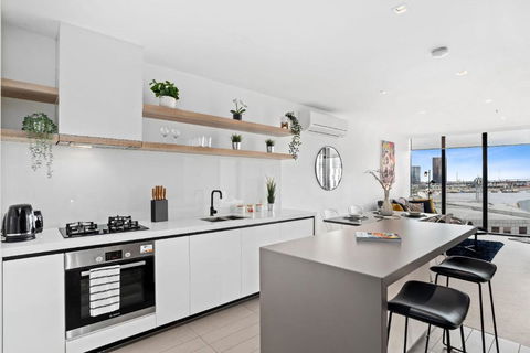 A Stylish 2BR Apt With FREE Parking - Accommodation Gladstone 4