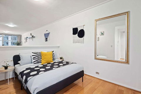 A Stylish Studio For 6 Next To Darling Harbour - Accommodation Gladstone 1