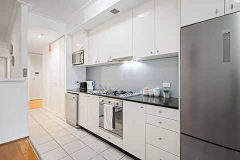 A Stylish Studio For 6 Next To Darling Harbour - Accommodation Gladstone 4