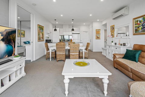 A Taste Of Paradise In Inner City Suburbia - Accommodation Gladstone 2
