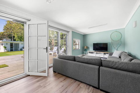 A Touch Of Paradise - House And Granny Flat - 4 Mins Walk To Callala Beach - Accommodation Gladstone 2