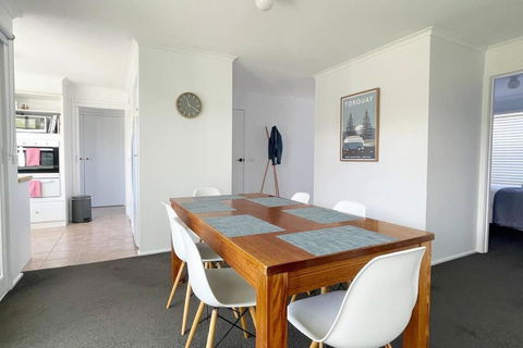 A Wave From It All - Accommodation Gladstone 4