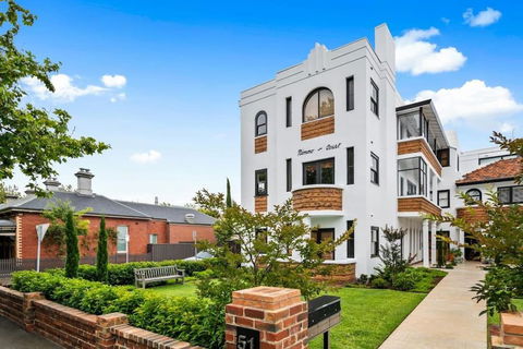 A1 Art Deco 2 Bedroom Apt Sleeps 5 Nimmo1 - Accommodation Gladstone 0