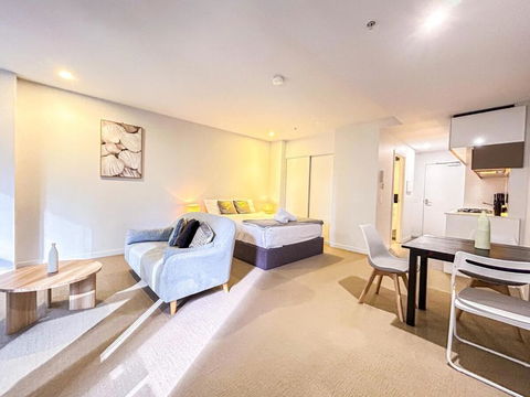 Abeckett St 1br1ba Studio Wifi Balcony - Accommodation Gladstone 3