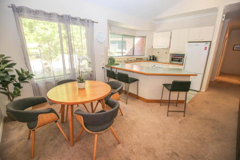 Abenaki - Accommodation Gladstone 2
