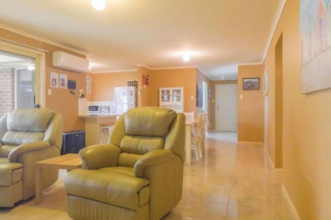 About That Time - Accommodation Gladstone 4