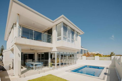 Above The Clouds By St Nicholas - Accommodation Gladstone 0