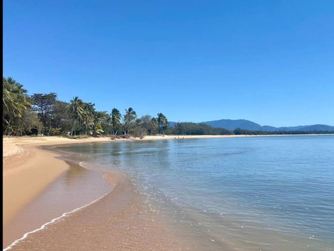 Absolute Beach Front - Accommodation Gladstone 0
