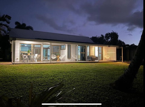 Absolute Beach Front - Accommodation Gladstone 1