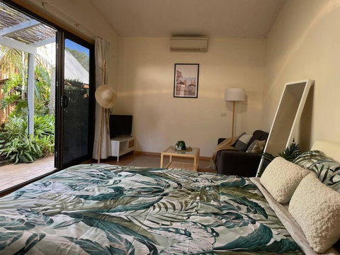 Absolute Beach Front - Accommodation Gladstone 3