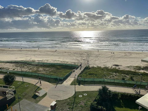 Absolute Beach Frontage Two Bedroom - Accommodation Gladstone 1
