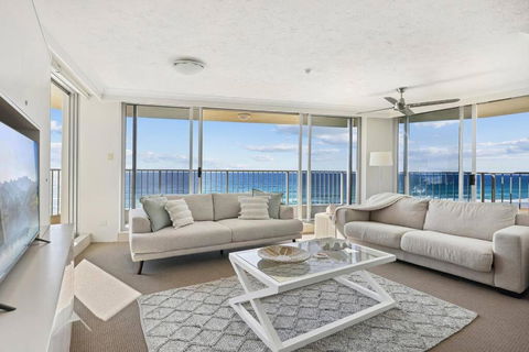 Absolute Beachfront Apartment - Accommodation Gladstone 2