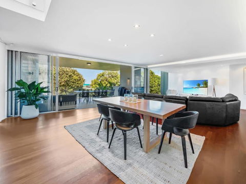 Absolute Beachfront Beach House With Amazing Views - Accommodation Gladstone 2