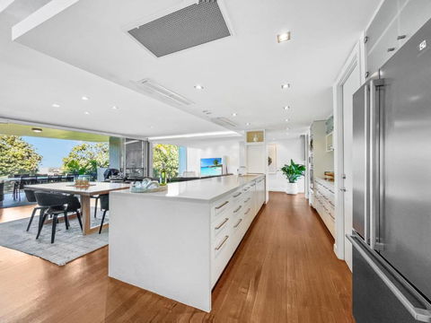 Absolute Beachfront Beach House With Amazing Views - Accommodation Gladstone 3