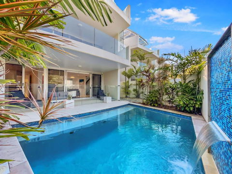 Absolute Beachfront Beach House With Amazing Views - Accommodation Gladstone 0