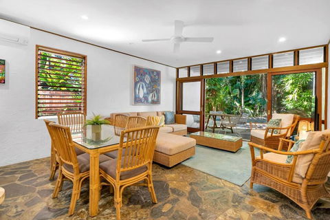 Absolute Beachfront, Heart Of Port Douglas - 24 S - Accommodation Gladstone 0