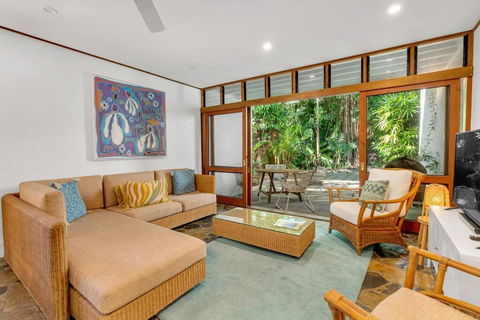 Absolute Beachfront, Heart Of Port Douglas - 24 S - Accommodation Gladstone 1