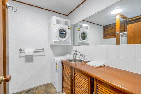 Absolute Beachfront, Heart Of Port Douglas - 24 S - Accommodation Gladstone 4