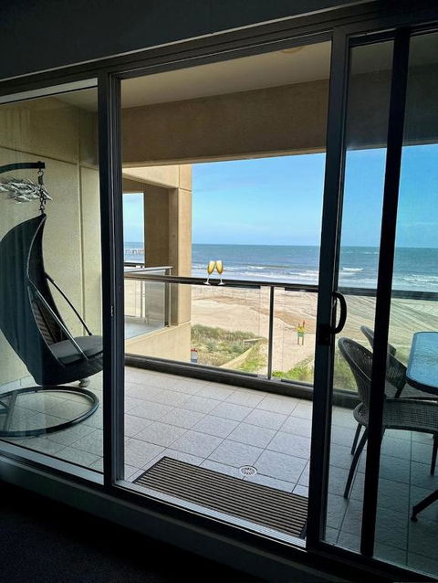 Absolute Beachfront At The Pier Glenelg - Accommodation Gladstone 0