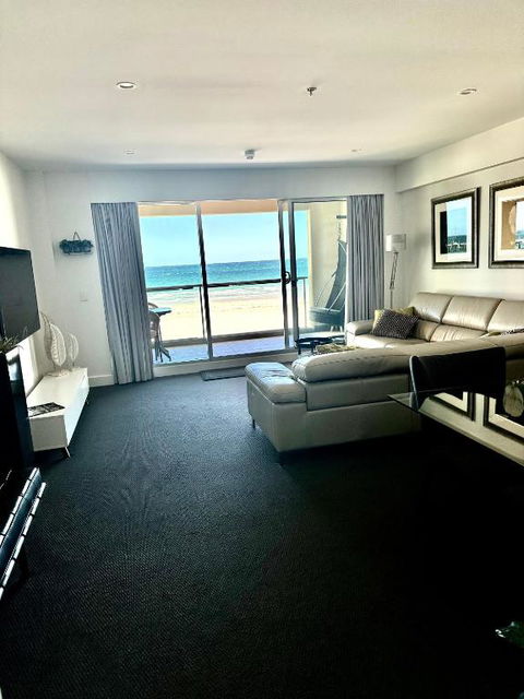 Absolute Beachfront At The Pier Glenelg - Accommodation Gladstone 2