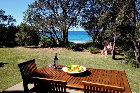 Absolute Beachfront Mollymook - Accommodation Gladstone 0