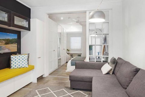 Absolute Beachfront Surf Unit In Terrigal/Wambi - Accommodation Gladstone 3