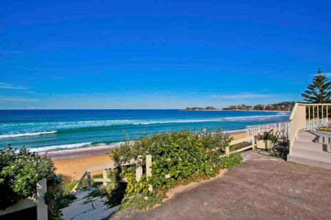 Absolute Beachfront Surf Unit In Terrigal/Wambi - Accommodation Gladstone 4